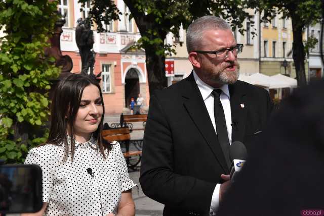 [WIDEO/FOTO] Braun: Precz z eurokomuną i żydokomuną. Prezentacja kandydatki Konfederacji do Europarlamentu