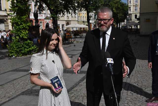 [WIDEO/FOTO] Braun: Precz z eurokomuną i żydokomuną. Prezentacja kandydatki Konfederacji do Europarlamentu