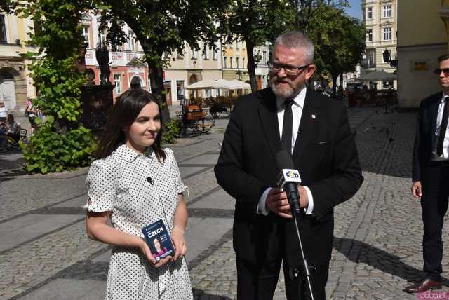 [WIDEO/FOTO] Braun: Precz z eurokomuną i żydokomuną. Prezentacja kandydatki Konfederacji do Europarlamentu