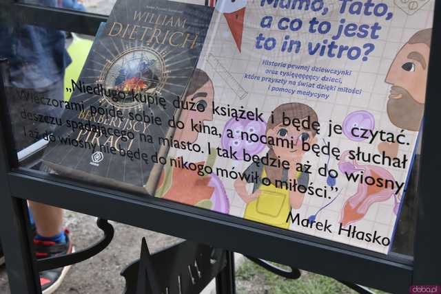 [FOTO] Nowa biblioteczka plenerowa już dostępna! Jak z niej korzystać? Gdzie się znajduje?
