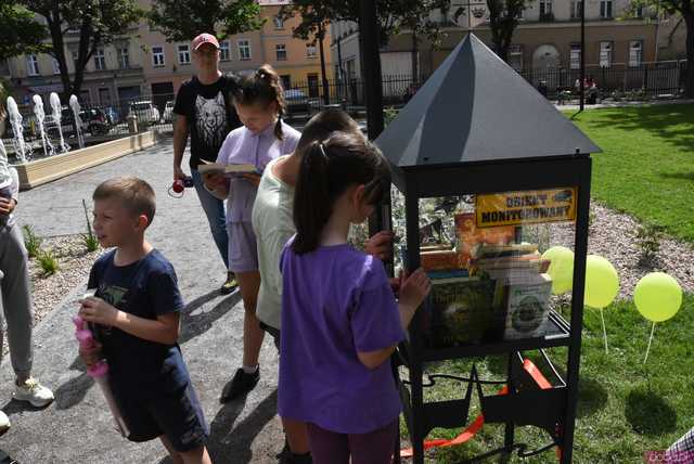 [FOTO] Nowa biblioteczka plenerowa już dostępna! Jak z niej korzystać? Gdzie się znajduje?