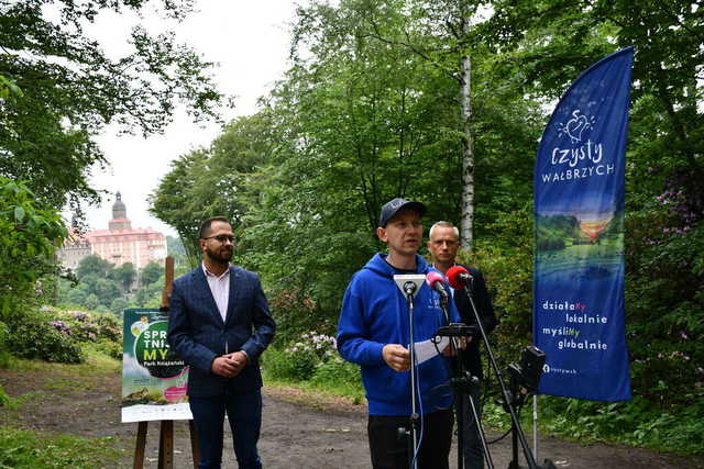 [FOTO] Posprzątają Książański Park Krajobrazowy