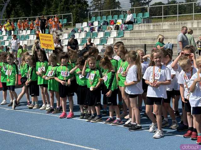 [FOTO] Święto młodych lekkoatletów. Biegowa rywalizacja przedszkolaków na stadionie