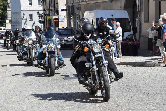 [WIDEO/FOTO] Zlot Motocyklistów w Świebodzicach po raz dwunasty