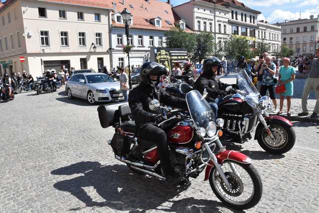 [WIDEO/FOTO] Zlot Motocyklistów w Świebodzicach po raz dwunasty