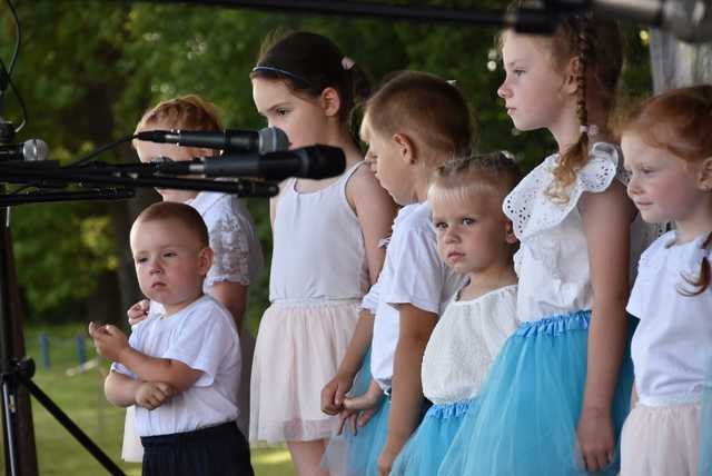 [FOTO] Zawody pożarnicze, występy najmłodszych i smaczne jadło na VII Festynie Parafialnym w Gniewkowie