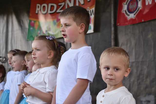 [FOTO] Zawody pożarnicze, występy najmłodszych i smaczne jadło na VII Festynie Parafialnym w Gniewkowie