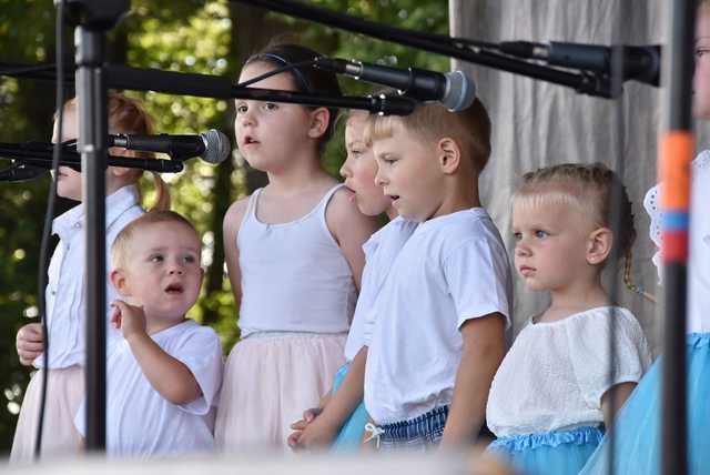 [FOTO] Zawody pożarnicze, występy najmłodszych i smaczne jadło na VII Festynie Parafialnym w Gniewkowie