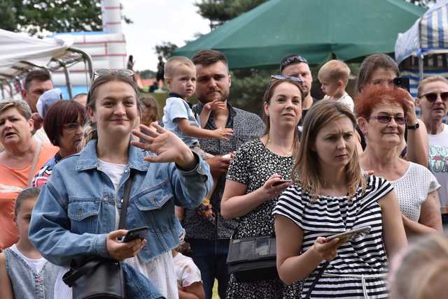 [FOTO] Zawody pożarnicze, występy najmłodszych i smaczne jadło na VII Festynie Parafialnym w Gniewkowie