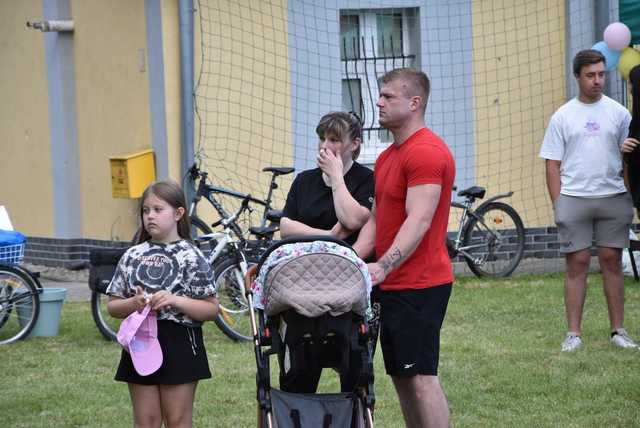 [FOTO] Zawody pożarnicze, występy najmłodszych i smaczne jadło na VII Festynie Parafialnym w Gniewkowie