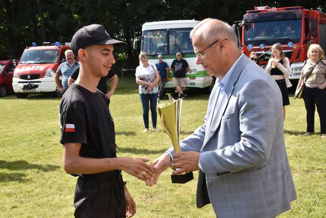 [FOTO] Zawody pożarnicze, występy najmłodszych i smaczne jadło na VII Festynie Parafialnym w Gniewkowie