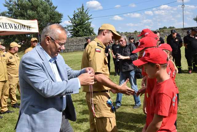 [FOTO] Zawody pożarnicze, występy najmłodszych i smaczne jadło na VII Festynie Parafialnym w Gniewkowie