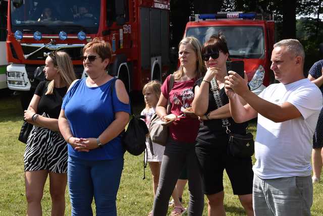 [FOTO] Zawody pożarnicze, występy najmłodszych i smaczne jadło na VII Festynie Parafialnym w Gniewkowie