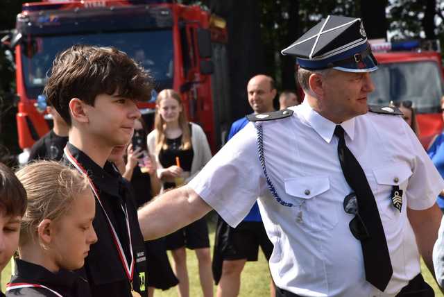 [FOTO] Zawody pożarnicze, występy najmłodszych i smaczne jadło na VII Festynie Parafialnym w Gniewkowie