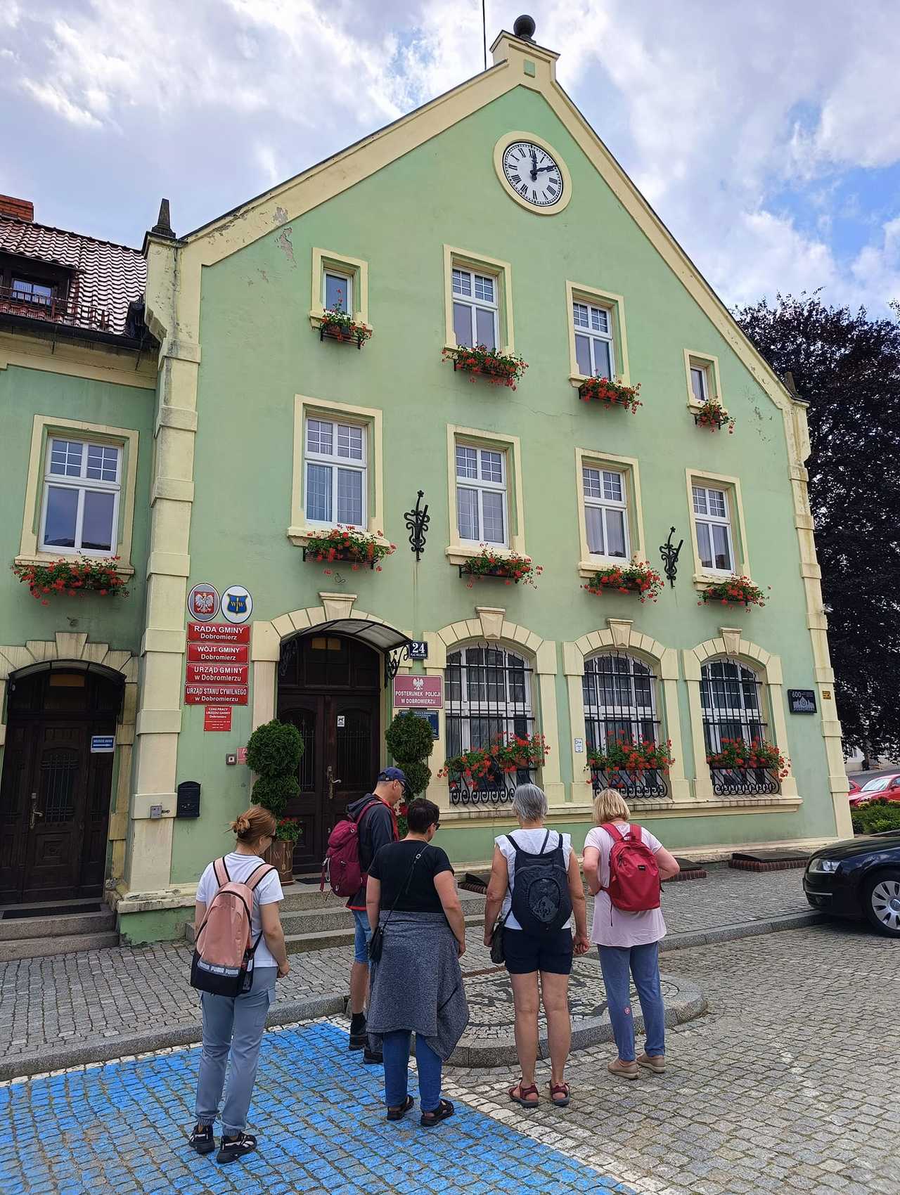 [FOTO] Spacerowali po gminie Dobromierz