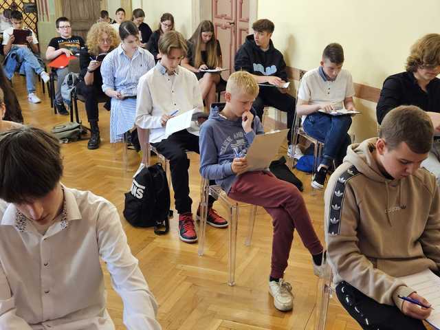 [FOTO/WYNIKI] Uczniowie świdnickich szkół sprawdzili swoją wiedzę o historii miasta