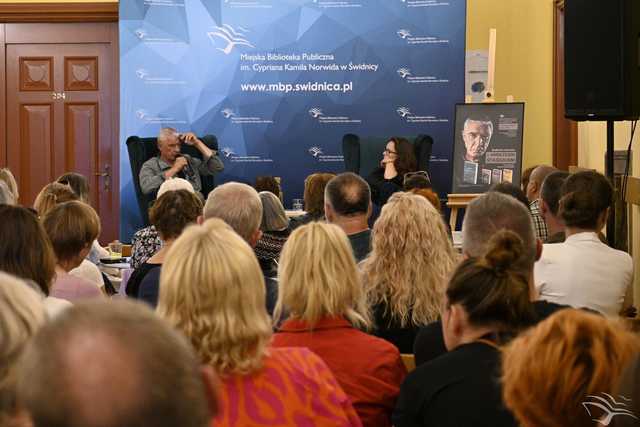 [FOTO] Miłośnicy literatury spotkali się z Andrzejem Stasiukiem