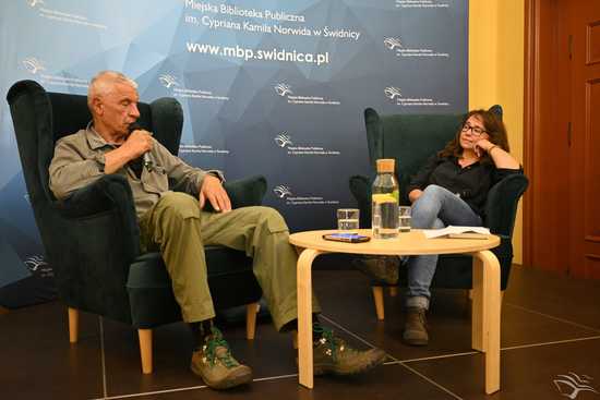 [FOTO] Miłośnicy literatury spotkali się z Andrzejem Stasiukiem