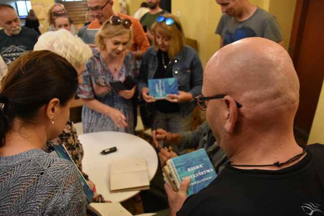 [FOTO] Miłośnicy literatury spotkali się z Andrzejem Stasiukiem