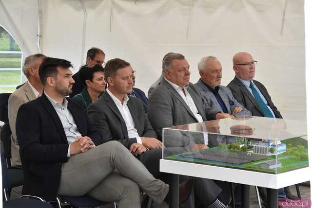 [FOTO] Wielka farma fotowoltaiczna i nowa jednostka kogeneracyjna. Członkowie świebodzickiej spółdzielni mają zapłacić mniej za ciepło