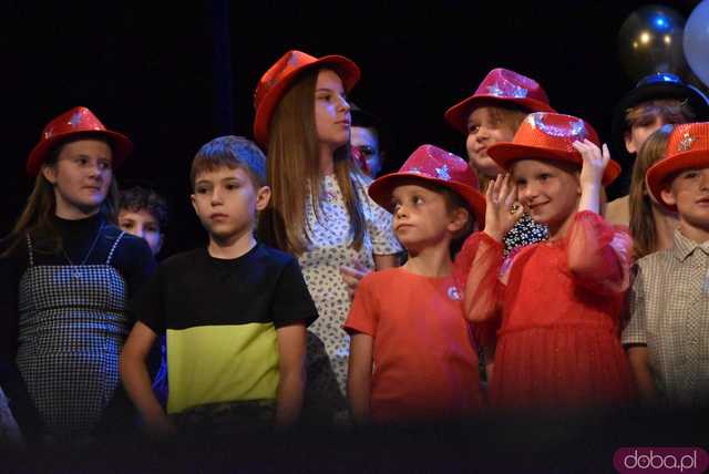 [FOTO] Liczne podziękowania i występy artystyczne podczas jubileuszu 20-lecia Wesołej Piątki