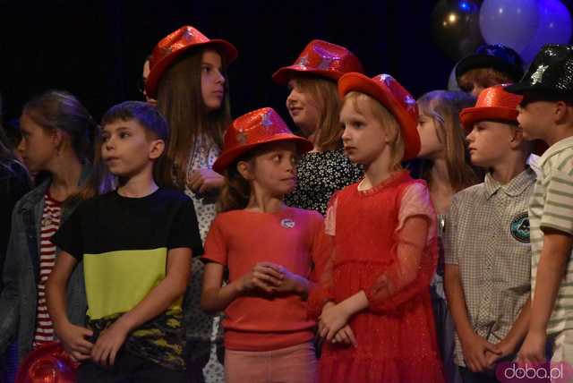 [FOTO] Liczne podziękowania i występy artystyczne podczas jubileuszu 20-lecia Wesołej Piątki