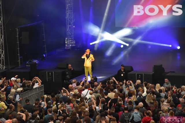 [WIDEO/FOTO] Tłumy na rozpoczęciu Święta Granitu Strzegomskiego. Zagrali Boys i Surprise