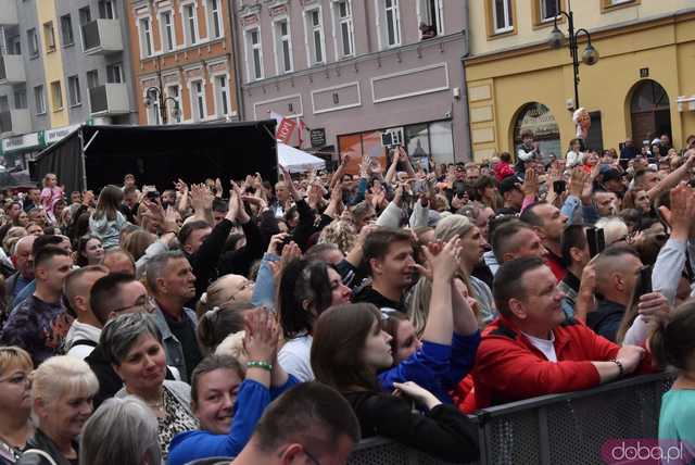 [WIDEO/FOTO] Tłumy na rozpoczęciu Święta Granitu Strzegomskiego. Zagrali Boys i Surprise