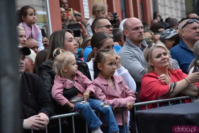 [WIDEO/FOTO] Tłumy na rozpoczęciu Święta Granitu Strzegomskiego. Zagrali Boys i Surprise