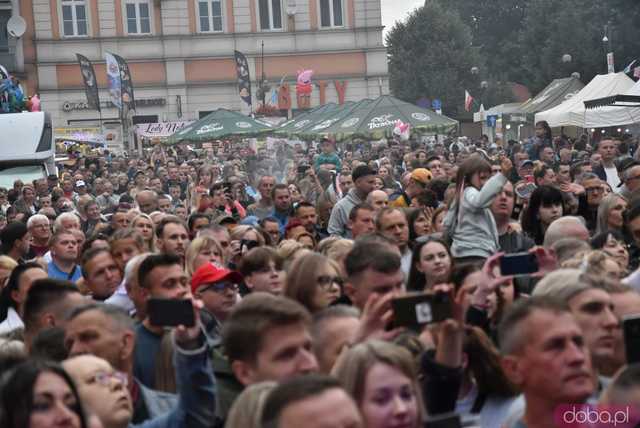 [WIDEO/FOTO] Tłumy na rozpoczęciu Święta Granitu Strzegomskiego. Zagrali Boys i Surprise
