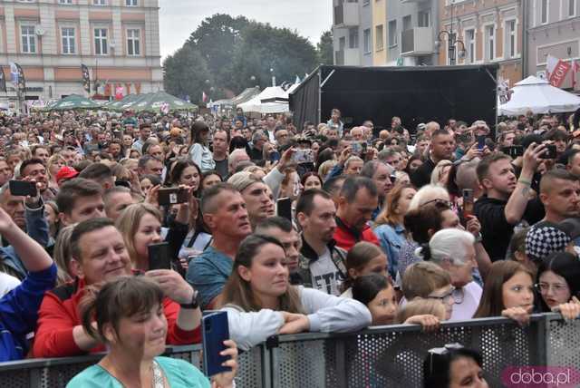 [WIDEO/FOTO] Tłumy na rozpoczęciu Święta Granitu Strzegomskiego. Zagrali Boys i Surprise