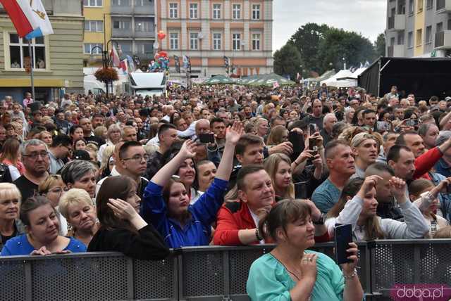 [WIDEO/FOTO] Tłumy na rozpoczęciu Święta Granitu Strzegomskiego. Zagrali Boys i Surprise