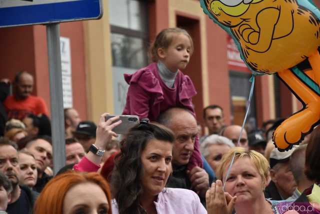 [WIDEO/FOTO] Tłumy na rozpoczęciu Święta Granitu Strzegomskiego. Zagrali Boys i Surprise