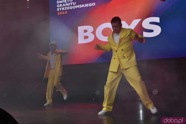 [WIDEO/FOTO] Tłumy na rozpoczęciu Święta Granitu Strzegomskiego. Zagrali Boys i Surprise