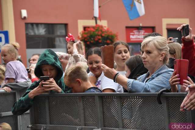 [WIDEO/FOTO] Tłumy na rozpoczęciu Święta Granitu Strzegomskiego. Zagrali Boys i Surprise