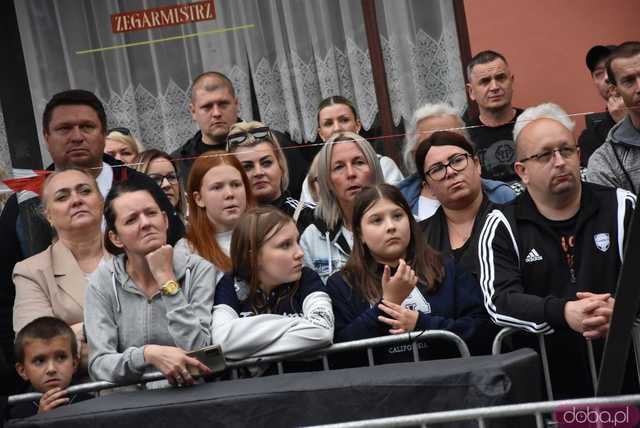 [WIDEO/FOTO] Tłumy na rozpoczęciu Święta Granitu Strzegomskiego. Zagrali Boys i Surprise