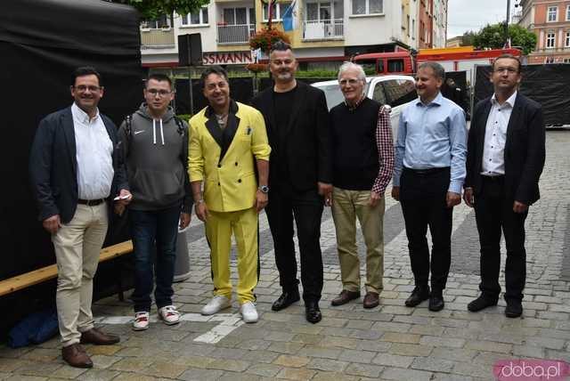 [WIDEO/FOTO] Tłumy na rozpoczęciu Święta Granitu Strzegomskiego. Zagrali Boys i Surprise