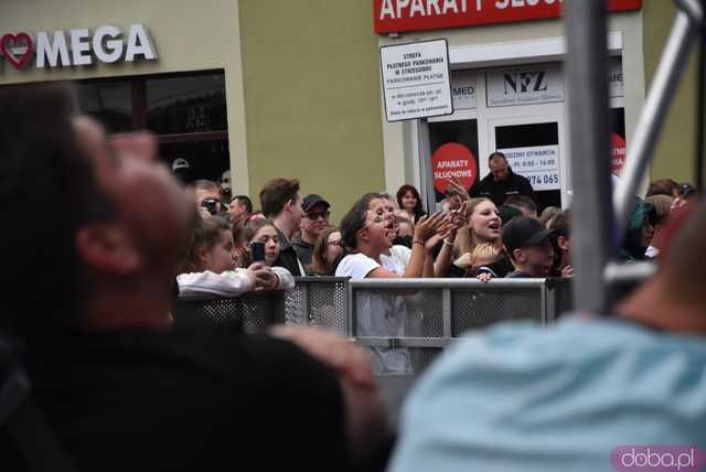 [WIDEO/FOTO] Tłumy na rozpoczęciu Święta Granitu Strzegomskiego. Zagrali Boys i Surprise