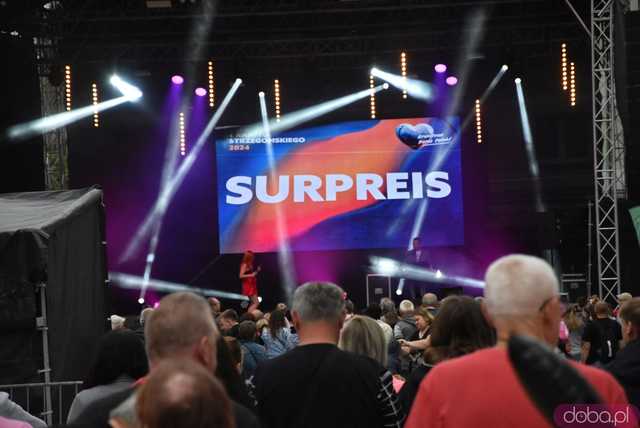 [WIDEO/FOTO] Tłumy na rozpoczęciu Święta Granitu Strzegomskiego. Zagrali Boys i Surprise