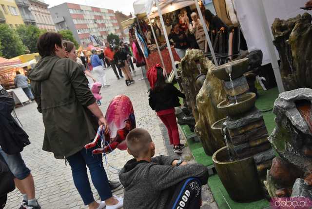 [WIDEO/FOTO] Tłumy na rozpoczęciu Święta Granitu Strzegomskiego. Zagrali Boys i Surprise
