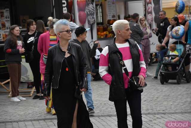 [WIDEO/FOTO] Tłumy na rozpoczęciu Święta Granitu Strzegomskiego. Zagrali Boys i Surprise