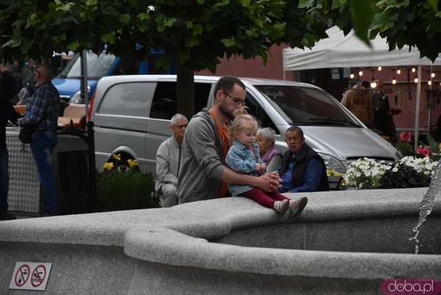 [WIDEO/FOTO] Tłumy na rozpoczęciu Święta Granitu Strzegomskiego. Zagrali Boys i Surprise