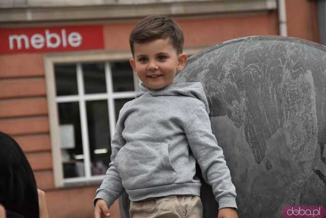 [WIDEO/FOTO] Tłumy na rozpoczęciu Święta Granitu Strzegomskiego. Zagrali Boys i Surprise