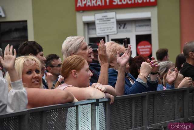 [WIDEO/FOTO] Tłumy na rozpoczęciu Święta Granitu Strzegomskiego. Zagrali Boys i Surprise