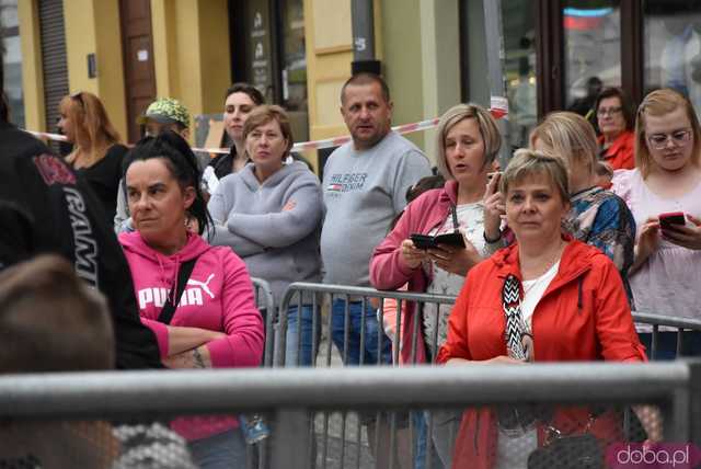 [WIDEO/FOTO] Tłumy na rozpoczęciu Święta Granitu Strzegomskiego. Zagrali Boys i Surprise
