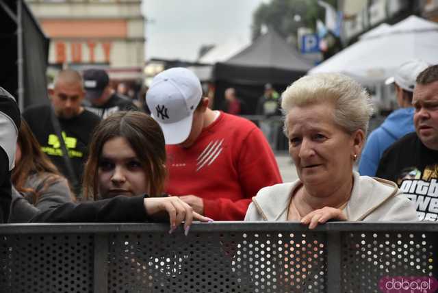 [WIDEO/FOTO] Tłumy na rozpoczęciu Święta Granitu Strzegomskiego. Zagrali Boys i Surprise
