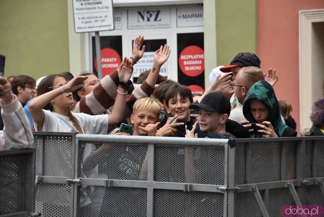 [WIDEO/FOTO] Tłumy na rozpoczęciu Święta Granitu Strzegomskiego. Zagrali Boys i Surprise