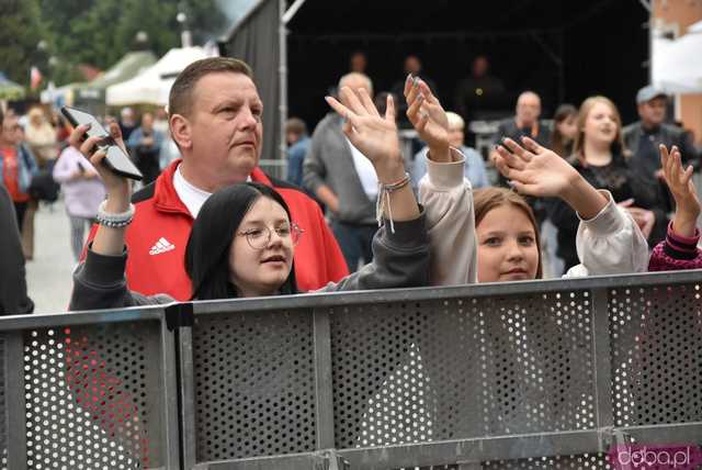 [WIDEO/FOTO] Tłumy na rozpoczęciu Święta Granitu Strzegomskiego. Zagrali Boys i Surprise