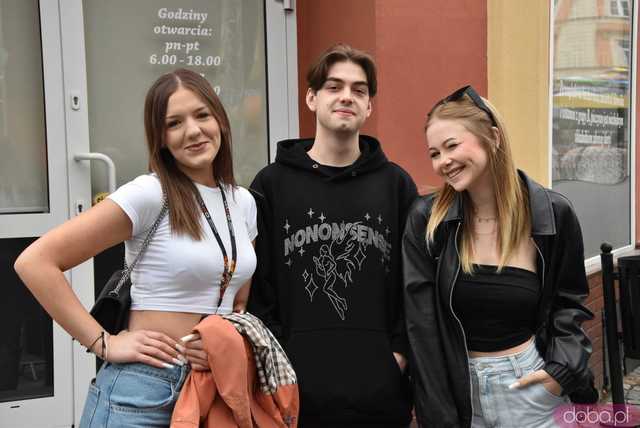 [WIDEO/FOTO] Tłumy na rozpoczęciu Święta Granitu Strzegomskiego. Zagrali Boys i Surprise