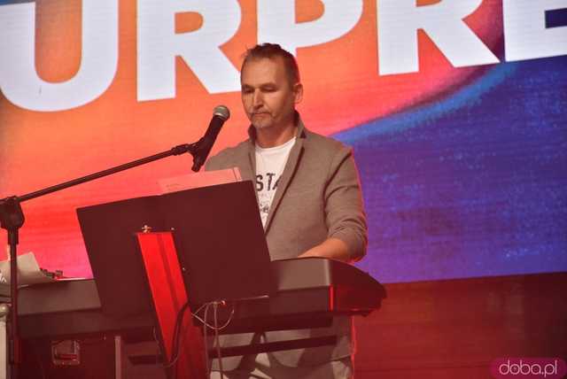 [WIDEO/FOTO] Tłumy na rozpoczęciu Święta Granitu Strzegomskiego. Zagrali Boys i Surprise